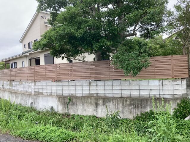 江上トーヨー住器の【大分県宇佐市】外構事例|LIXIL樹脂デッキとフェンスAAで手入れがラクなローメンテナンス庭園改修の施工事例詳細写真2